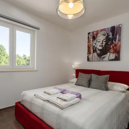 Feriehus House Cetiri Hrasta Pićan