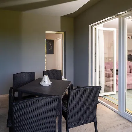 House Cetiri Hrasta Cubanici