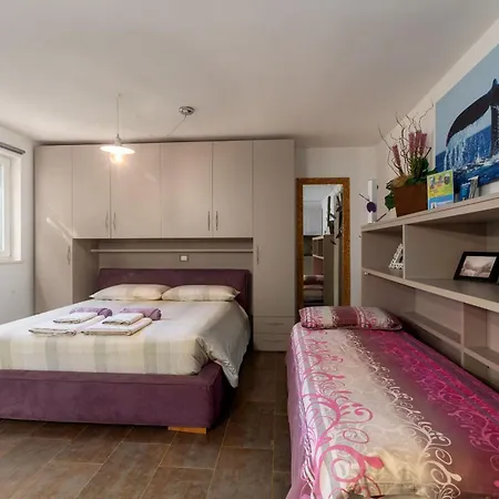 House Cetiri Hrasta Feriehus