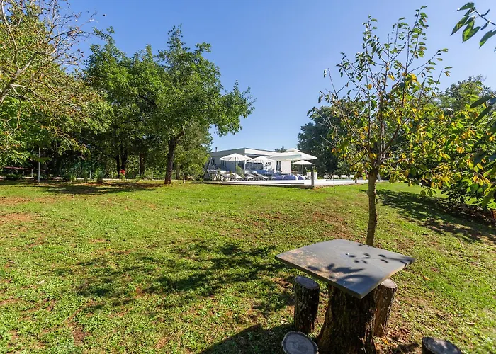 House Cetiri Hrasta 펜션 Pićan