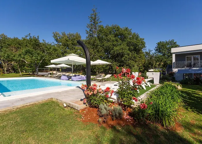House Cetiri Hrasta