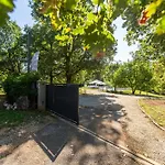 Semesterbostad House Cetiri Hrasta Pićan