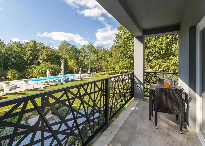 House Cetiri Hrasta Vikendica *