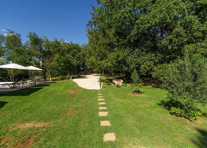 House Cetiri Hrasta Vikendica